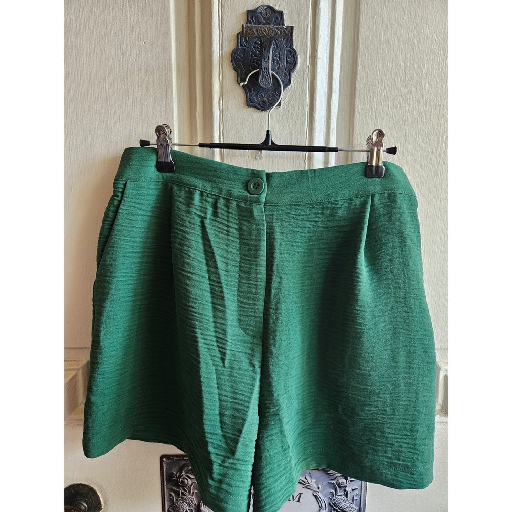 Zenana Green Textured High Waisted Pleated Shorts Elastic Back Emerald Green